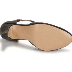 Betty London - ESTELLE