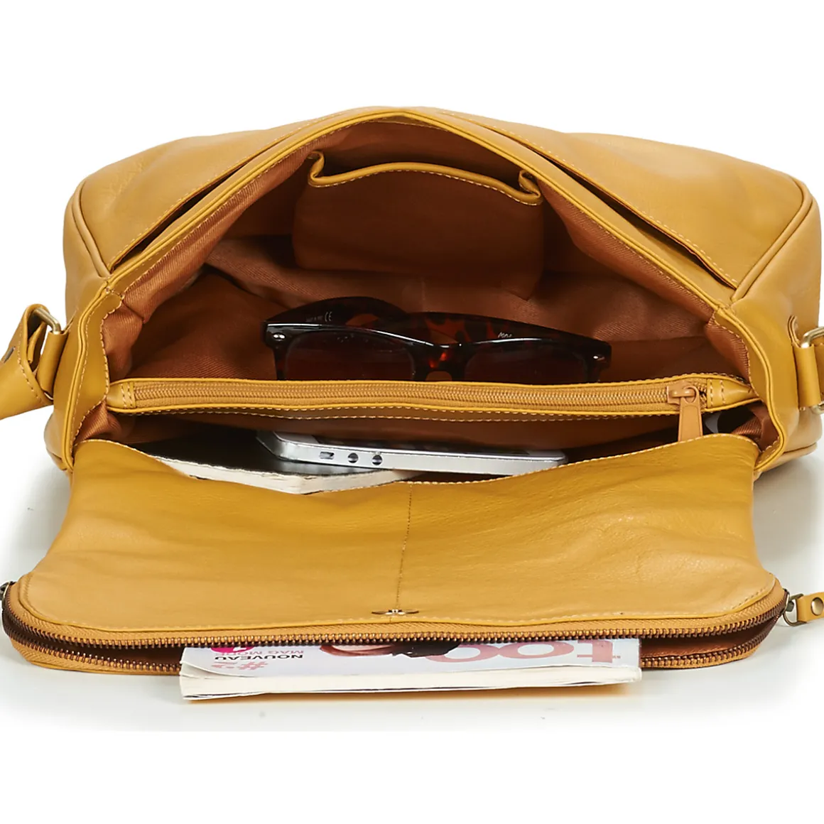 Betty London - EZIGALE