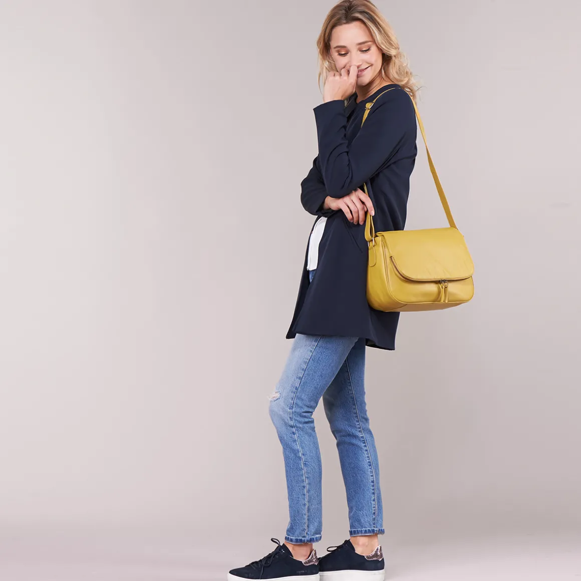 Betty London - EZIGALE