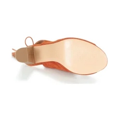 Betty London - GARMER