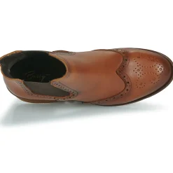 Betty London - LARISSA