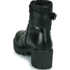 Betty London - MANOUE