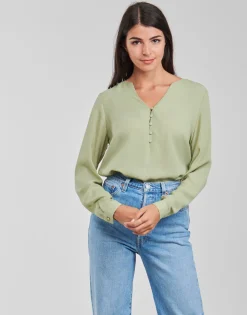 Betty London - PISSINE