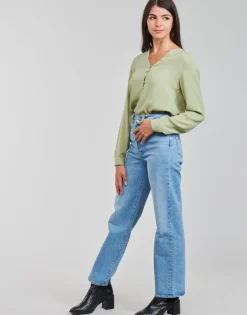 Betty London - PISSINE