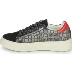 Betty London - PORMINE