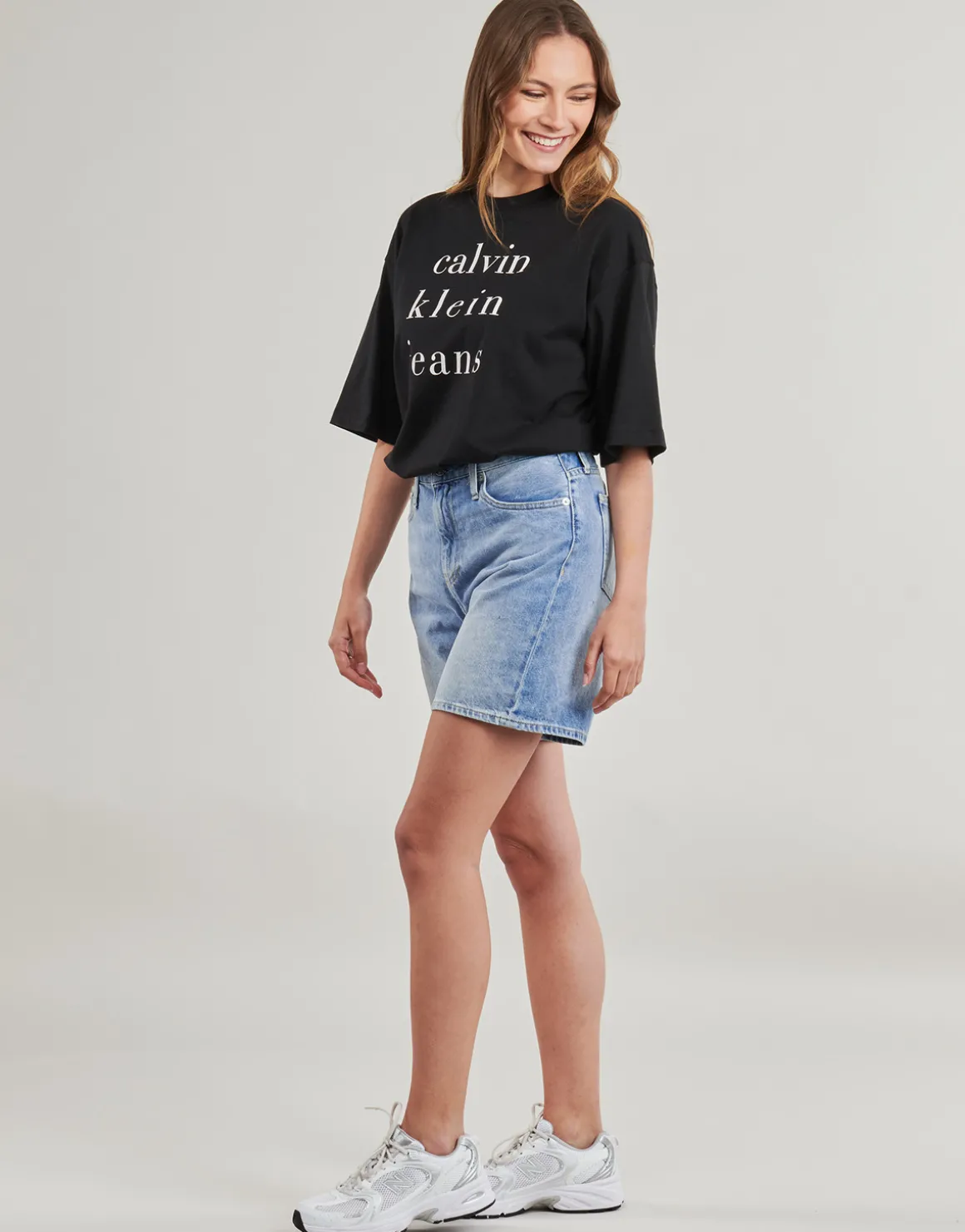 Calvin Klein Jeans - MOM SHORT