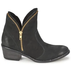 Casual Attitude - CALIEL