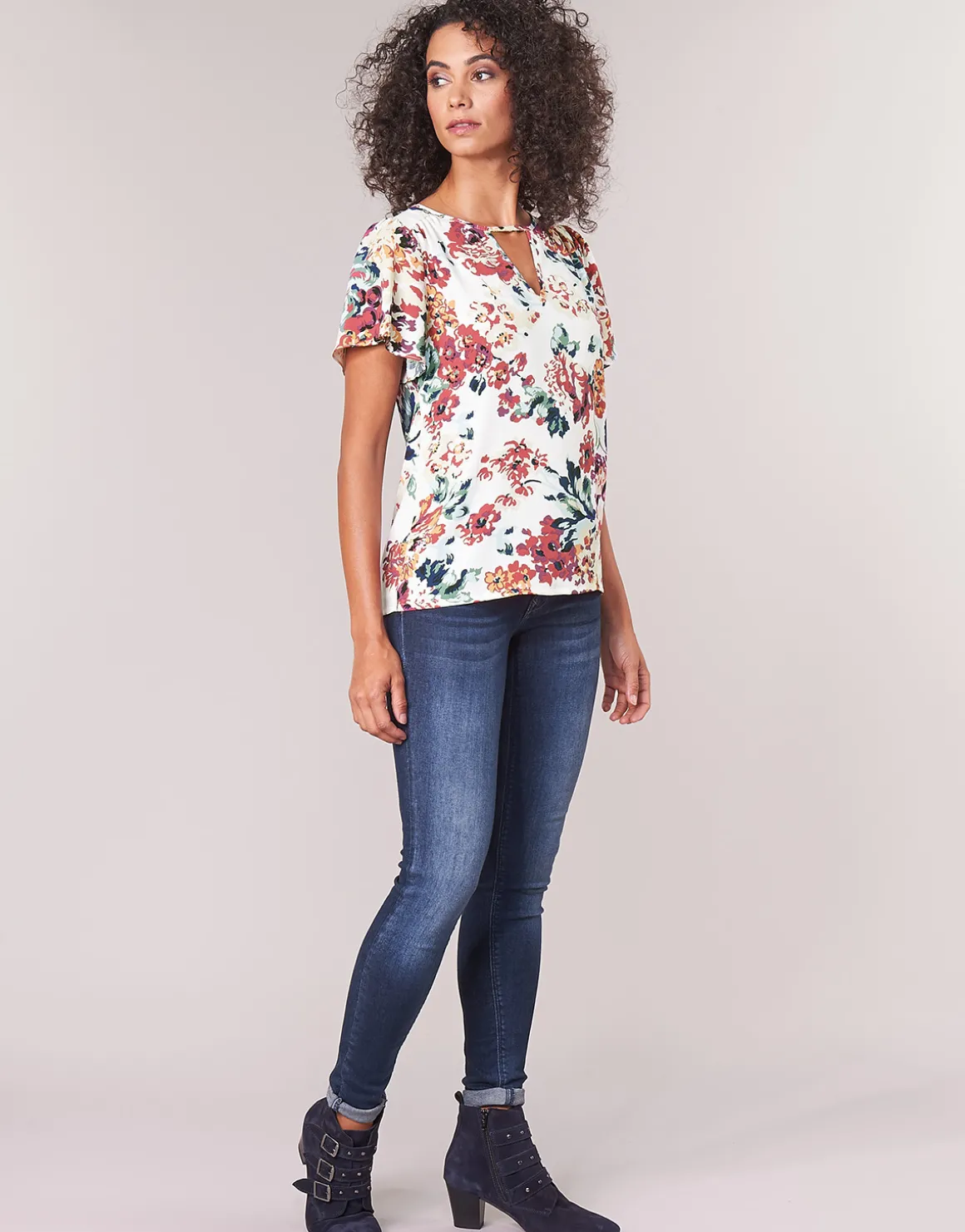 Casual Attitude - LAURIANA