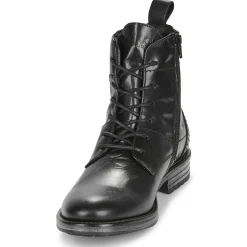 Casual Attitude - TYLIAN