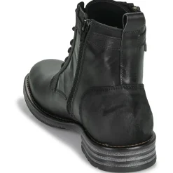 Casual Attitude - TYLIO