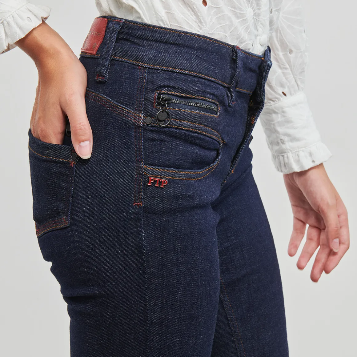 Freeman T.Porter - ALEXA SLIM S SDM