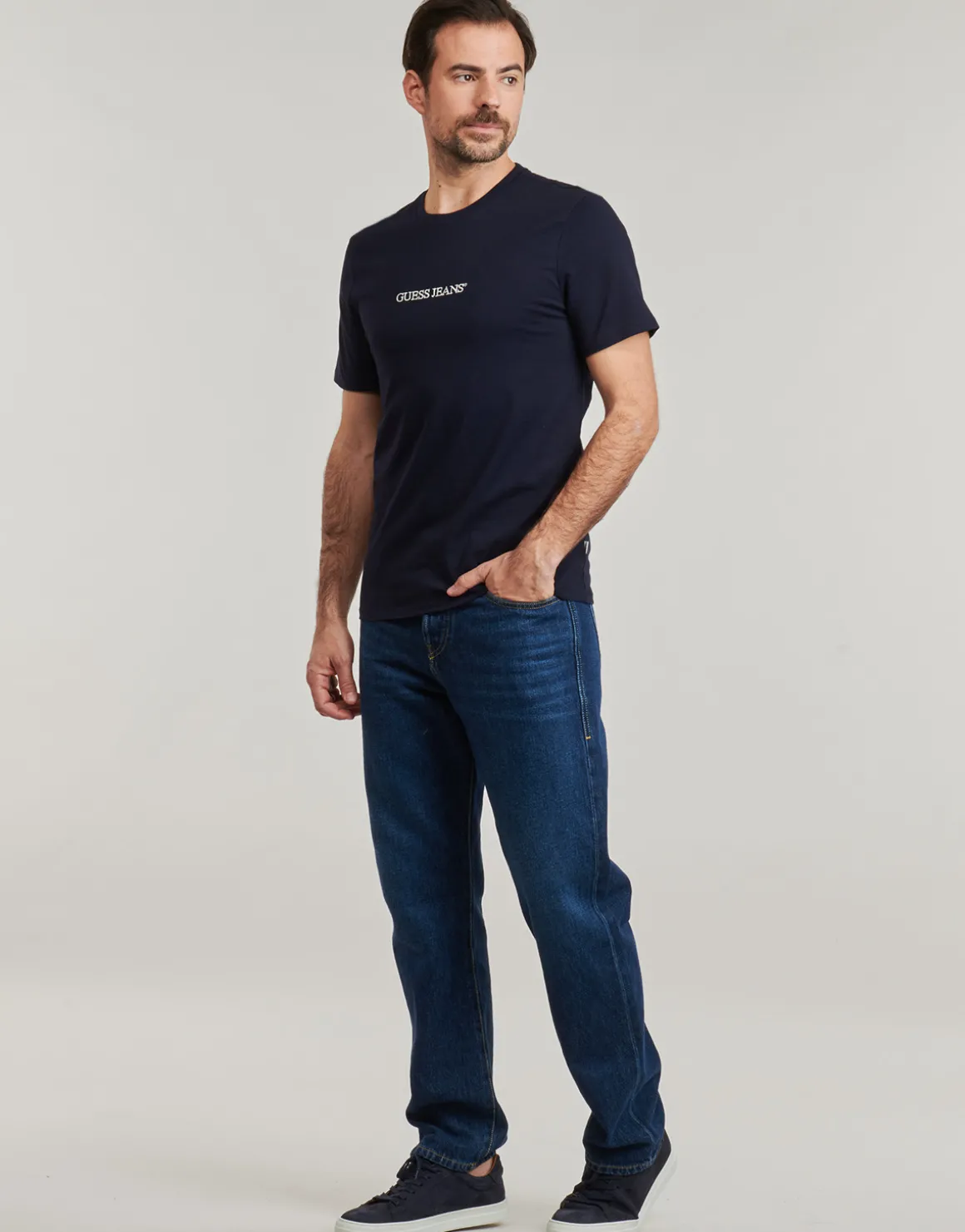 Guess - SS CN SLIM LOGO EMBRO TEE