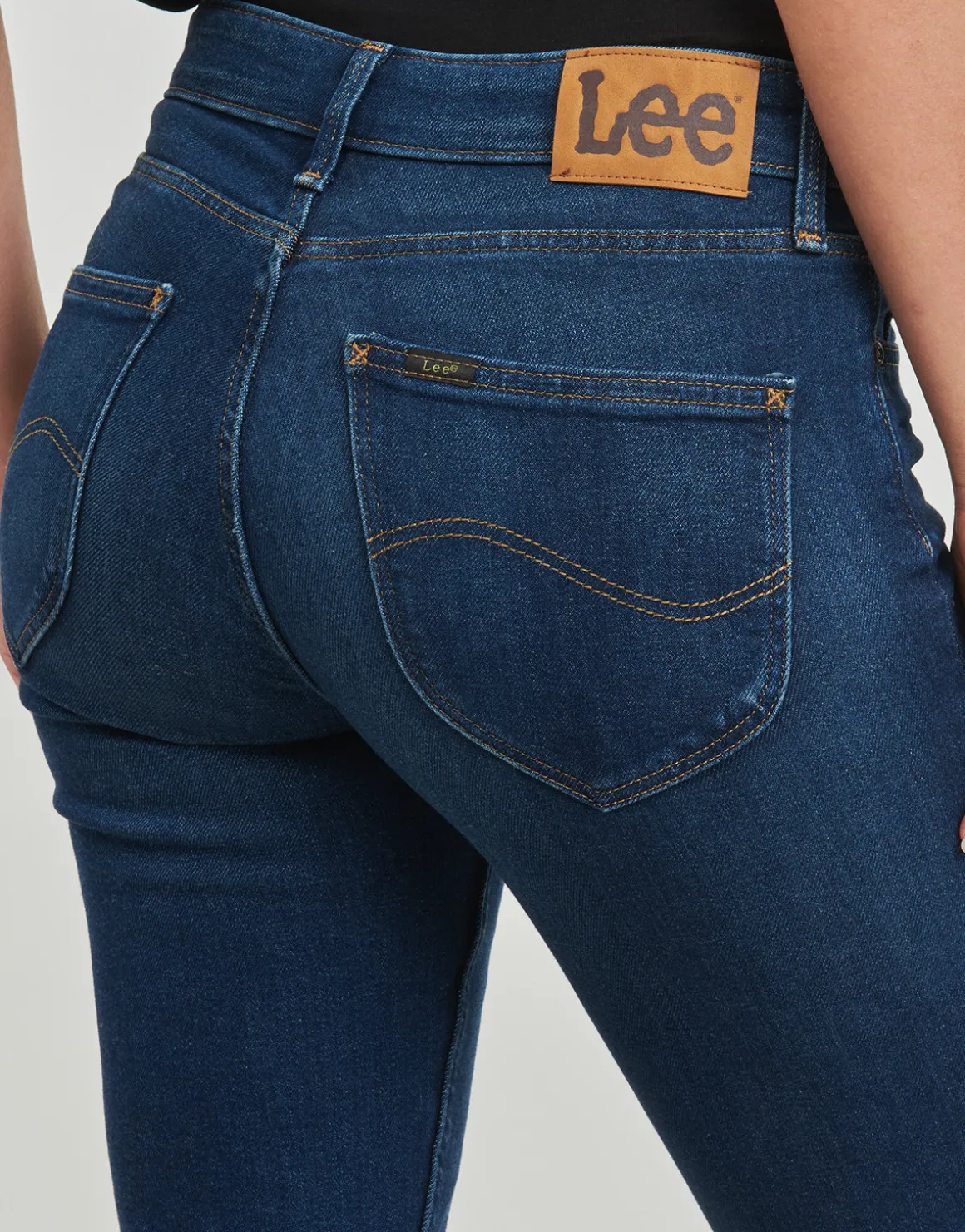 Lee - MARION STRAIGHT