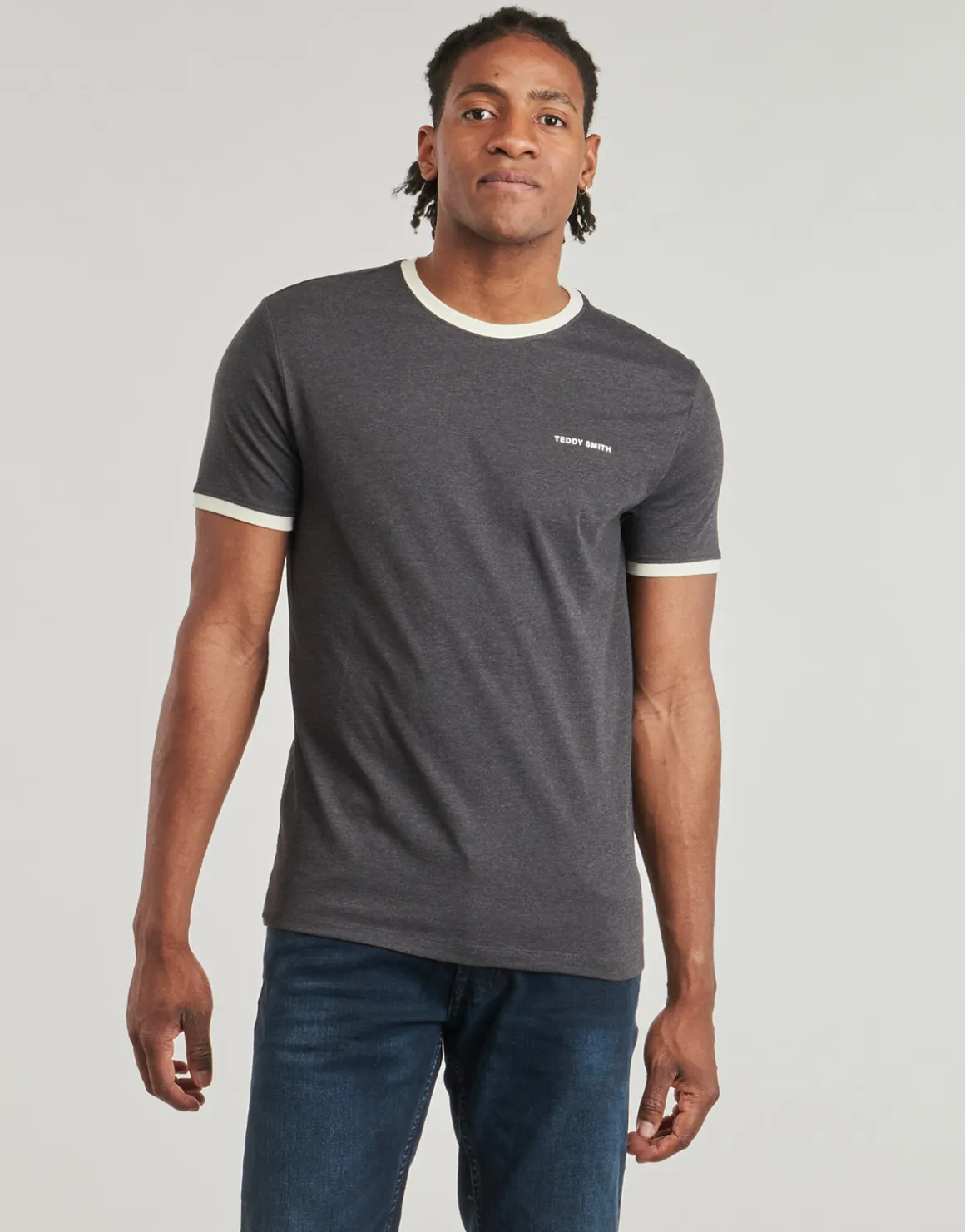 Teddy Smith - THE-TEE 2 R MC