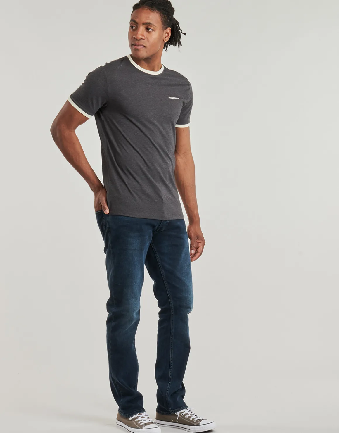 Teddy Smith - THE-TEE 2 R MC