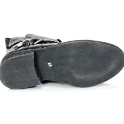 Young Elegant People - CALYPSO