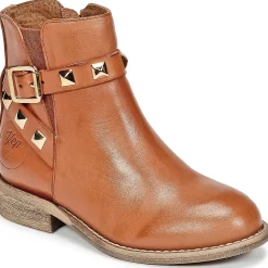 Young Elegant People - CELIA