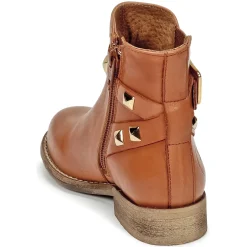 Young Elegant People - CELIA