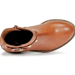 Young Elegant People - CELIA