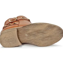 Young Elegant People - CELIA