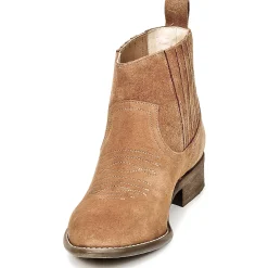 Young Elegant People - DEBBY