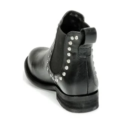 Young Elegant People - FOSTINE