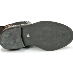 Young Elegant People - FOSTINE